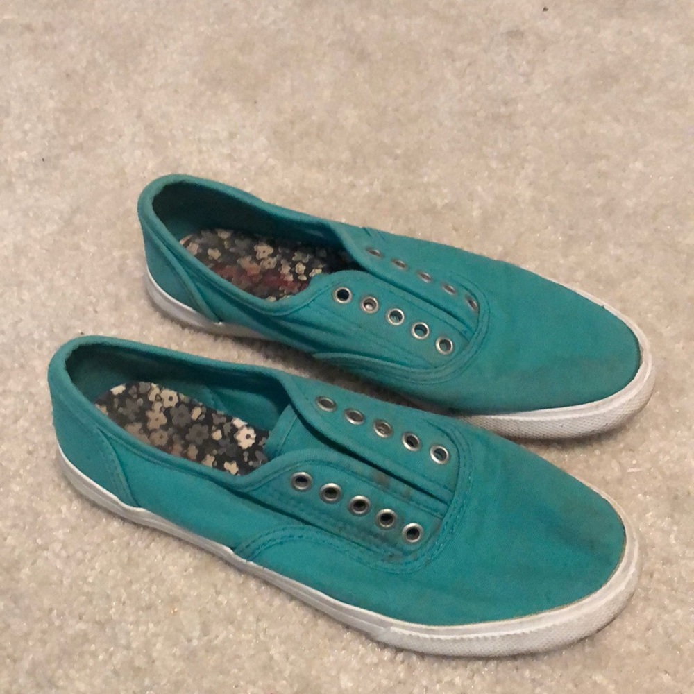 Shoes - Picture 2 of 3